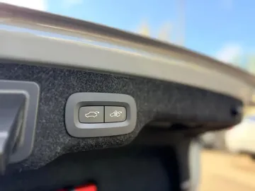 Car image 32