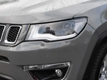 Car image 28