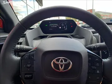 Car image 14