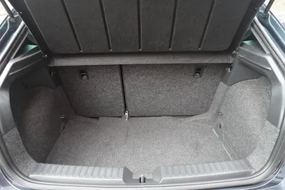 Car image 32