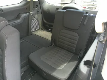 Car image 27