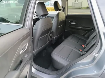 Car image 17