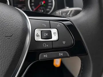 Car image 34