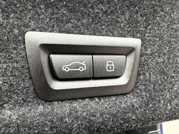 Car image 34