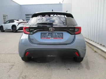 Car image 4