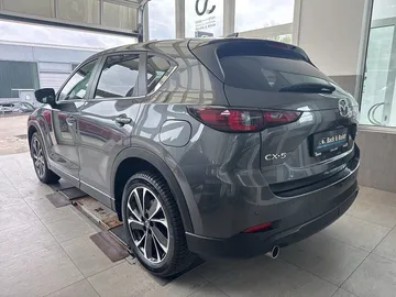 Car image 4