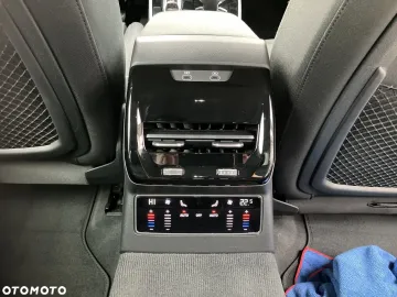 Car image 40