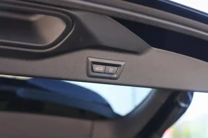 Car image 47