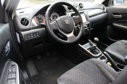 Car image 9