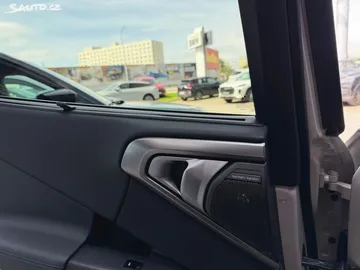 Car image 34