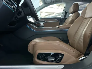 Car image 27