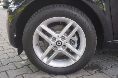 Car image 30