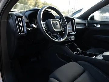 Car image 43