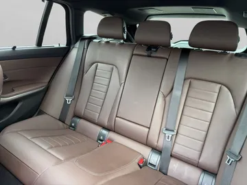 Car image 32