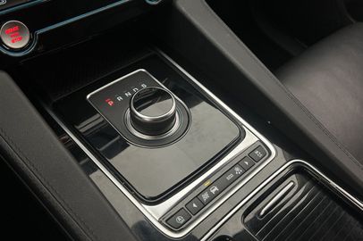 Car image 26