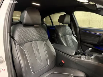 Car image 40