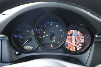 Car image 33