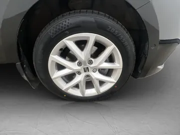 Car image 24