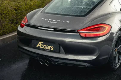 Car image 25