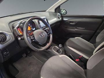 Car image 14