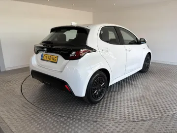 Car image 25