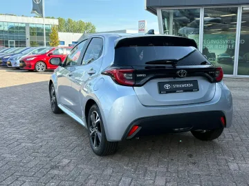 Car image 2