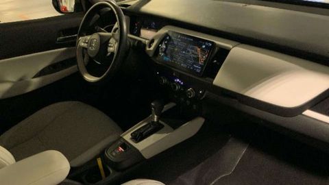 Car image 11