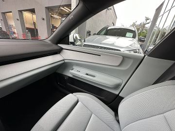 Car image 36
