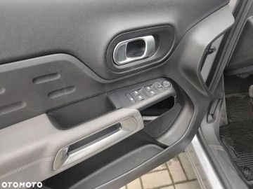 Car image 37