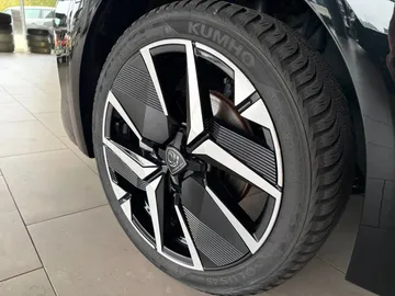Car image 33