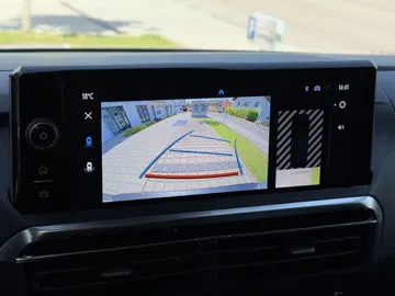 Car image 17