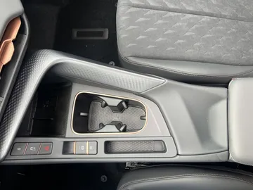 Car image 38