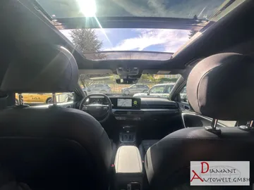 Car image 24