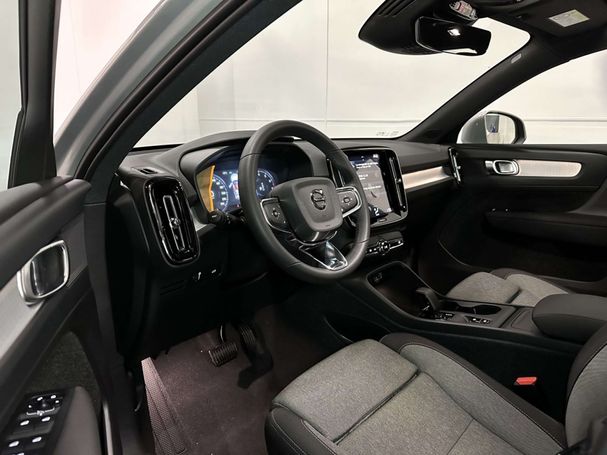 Volvo XC40 T2 Core 95 kW image number 5