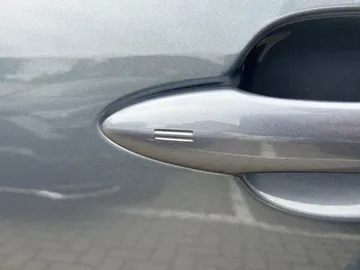 Car image 32