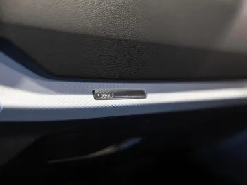 Car image 36