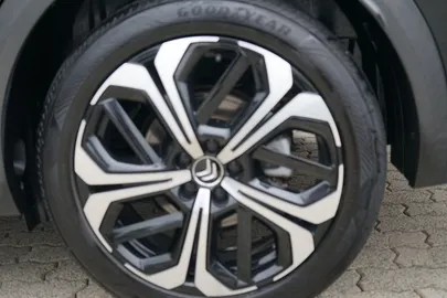 Car image 28