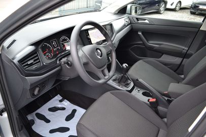 Car image 10