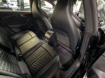 Car image 29