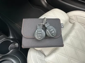Car image 36