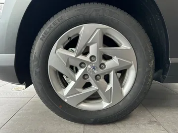 Car image 22