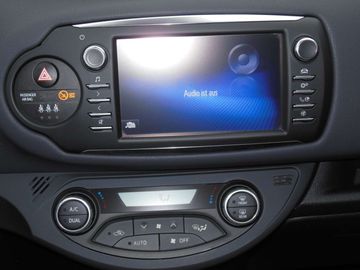 Car image 10