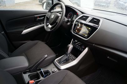 Car image 12