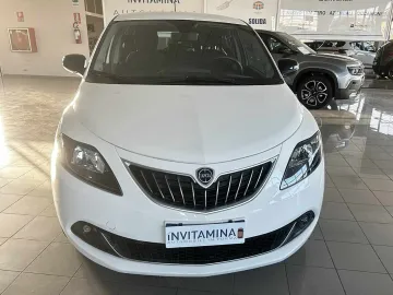 Car image 3