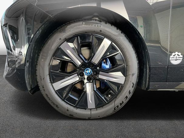 BMW iX xDrive40 240 kW image number 11