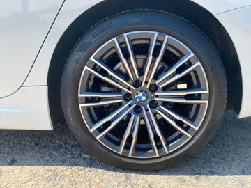 Car image 38