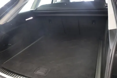 Car image 38