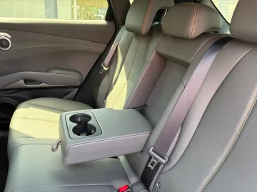 Car image 34