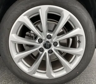 Car image 34