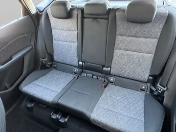 Car image 29